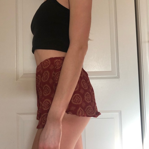 Brandy Melville Indie Patterned Shorts - Picture 2 of 4